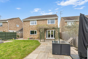 Gauntlets Close Bloxham